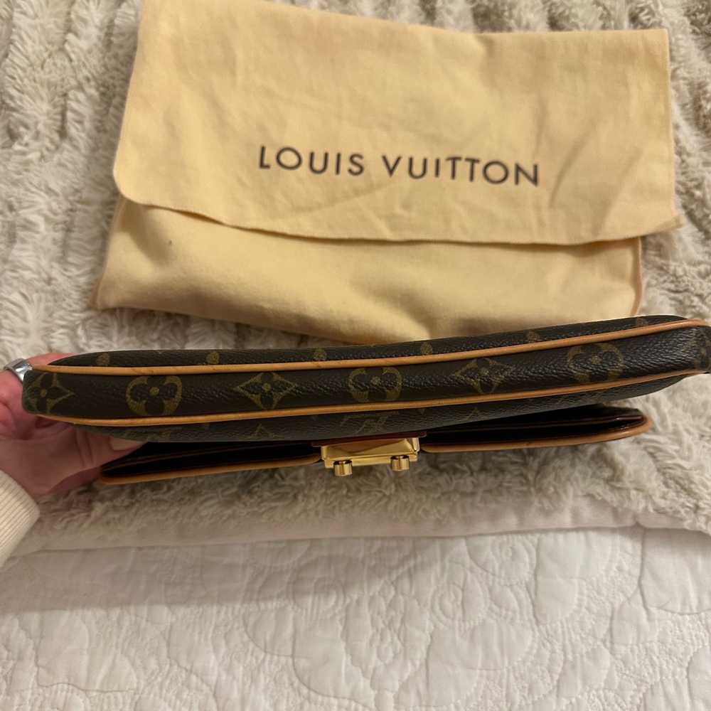 Louis Vuitton Brown and Tan Monogram Clutch - Picture 4 of 13